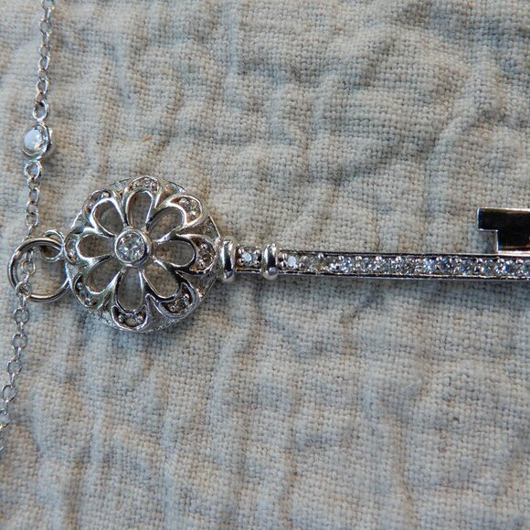 Sterling Silver Keys Pendants and Chain - Picture 11 of 16